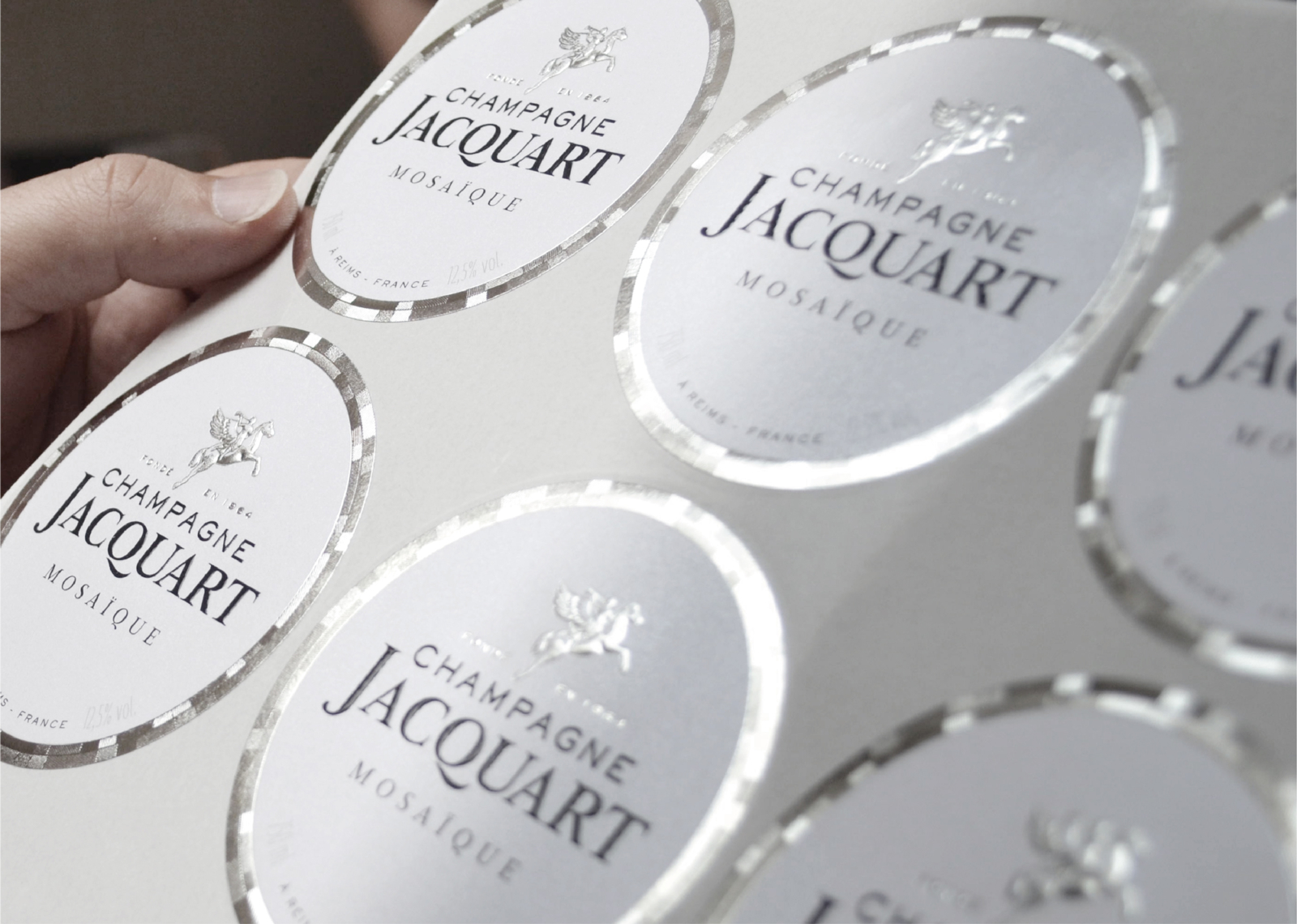 Production Champagne Jacquart - Un design pensé par l’agence de design de Paris Partisan du Sens.